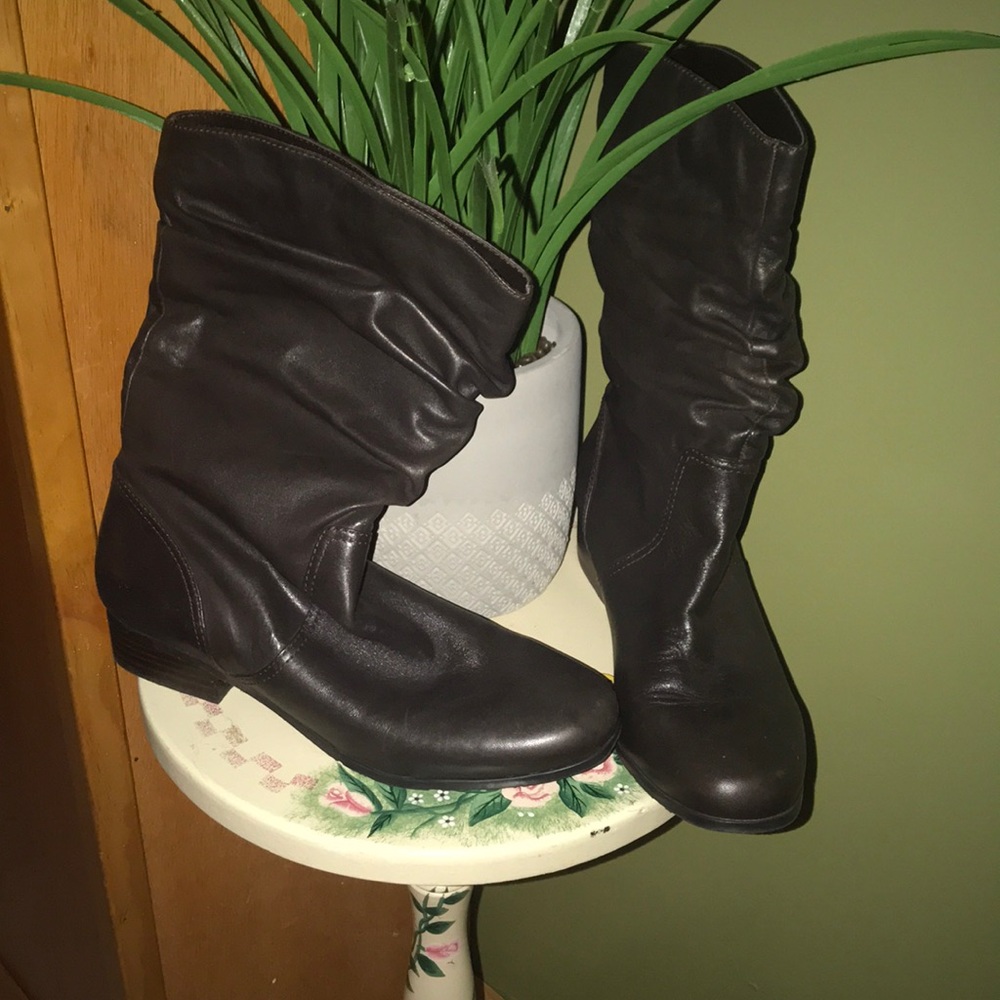 Arturo Chiang dark brown boots
